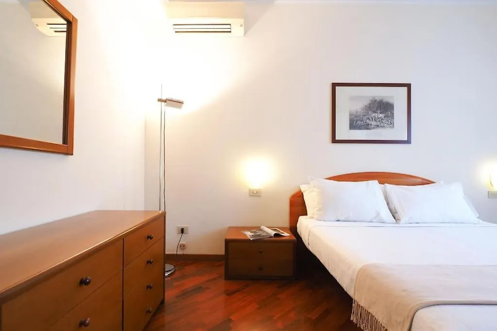 Contempora Apartments - Trilocale Lagosta 9 Milan 0*,  Italy